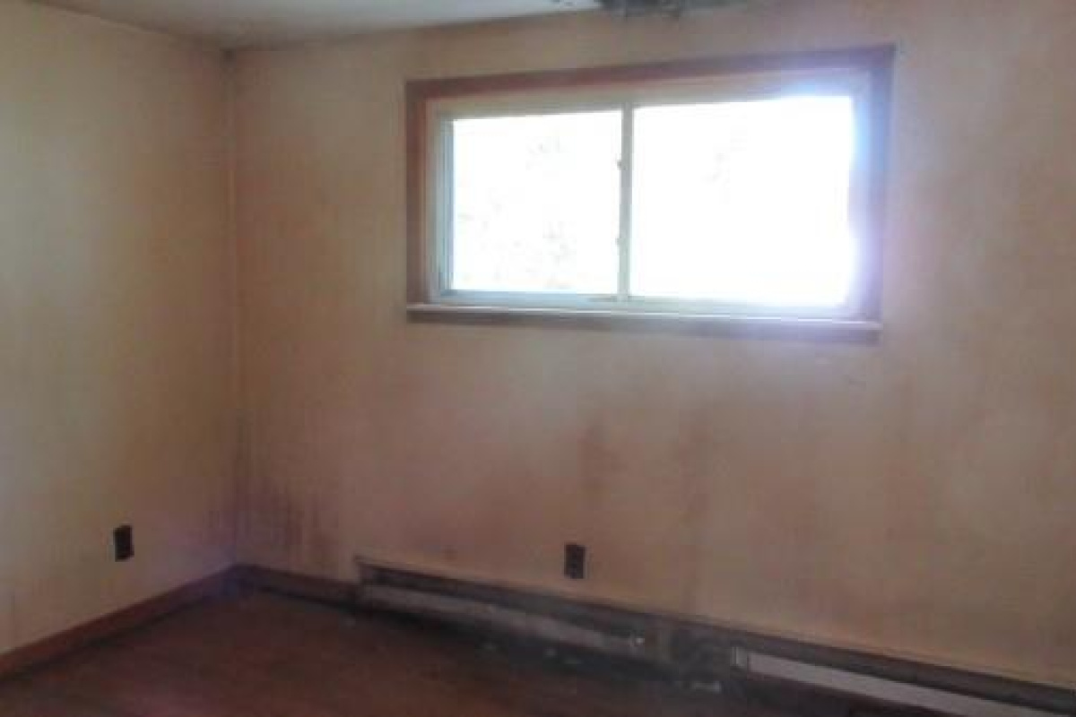 3 Bedrooms Bedrooms,Single Family Home,1099