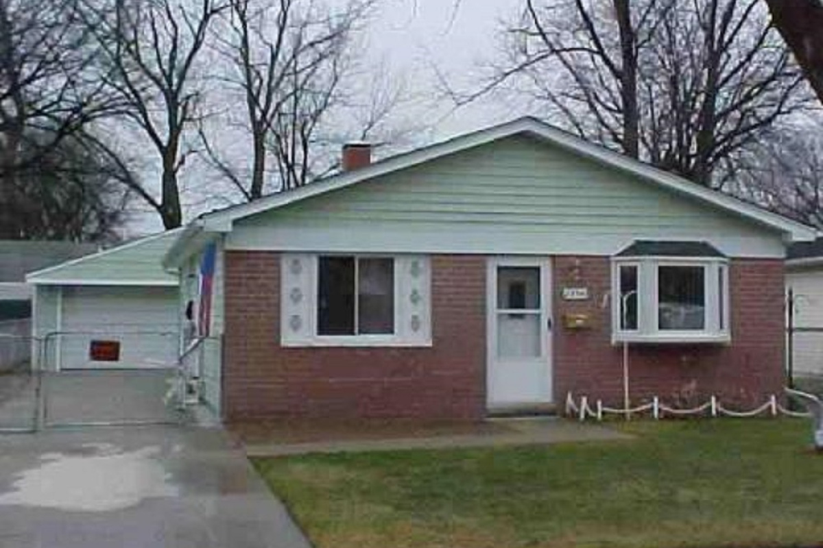 23741 CHAMPAIGN,TAYLOR,WAYNE,48180,3 Bedrooms Bedrooms,1 BathroomBathrooms,Single Family Home,CHAMPAIGN,1033