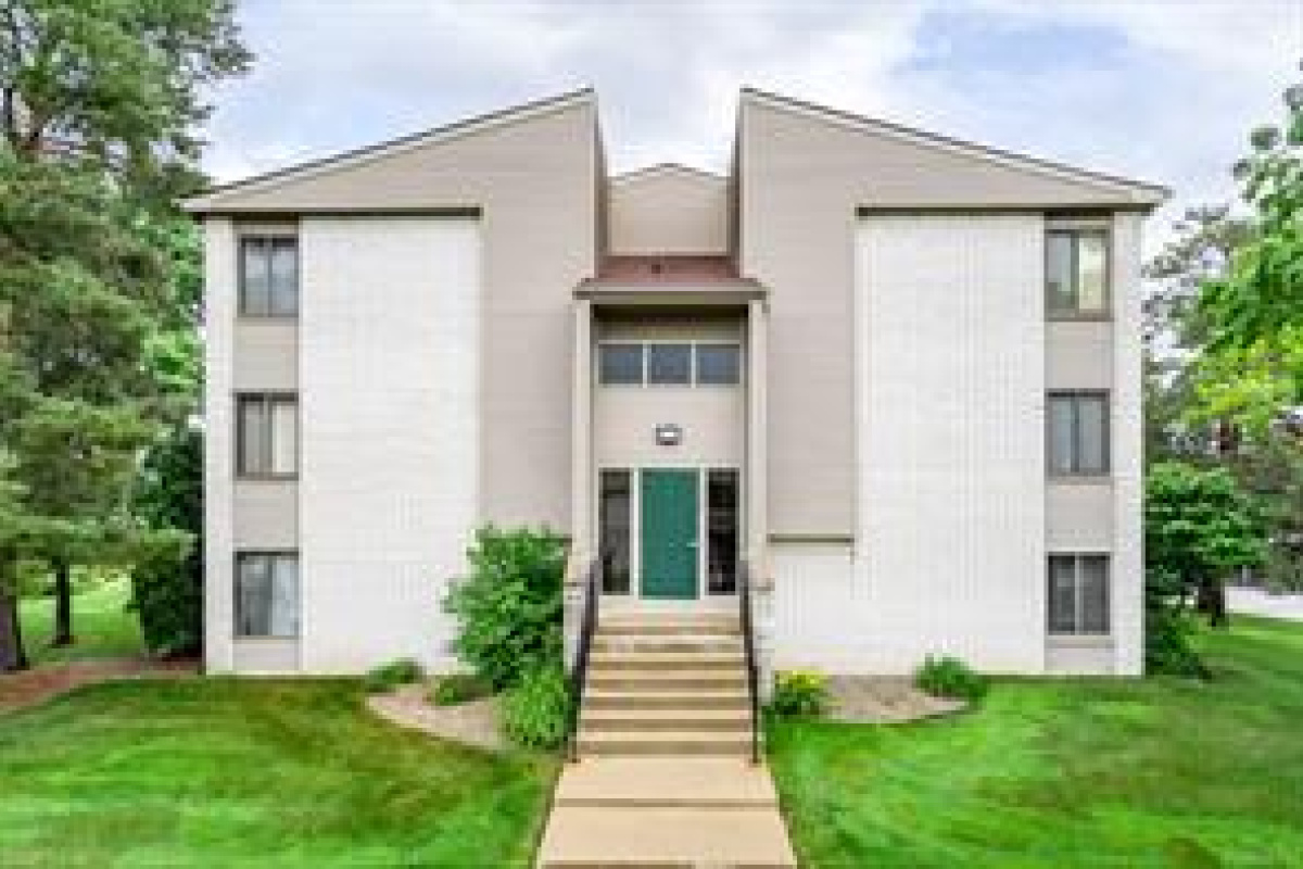 32005 W TWELVE MILE,FARMINGTON HILLS,OAKLAND,48334,1 Bedroom Bedrooms,1 BathroomBathrooms,Condominium,W TWELVE MILE,1051